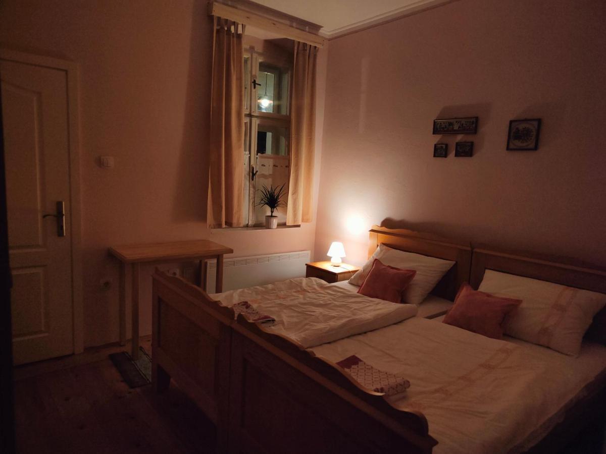 Ethno&Coffee House Tulip Bed and Breakfast Glozan Exteriör bild