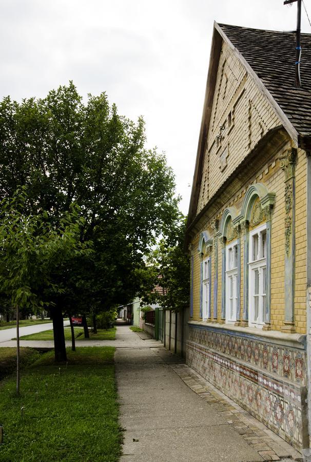 Ethno&Coffee House Tulip Bed and Breakfast Glozan Exteriör bild