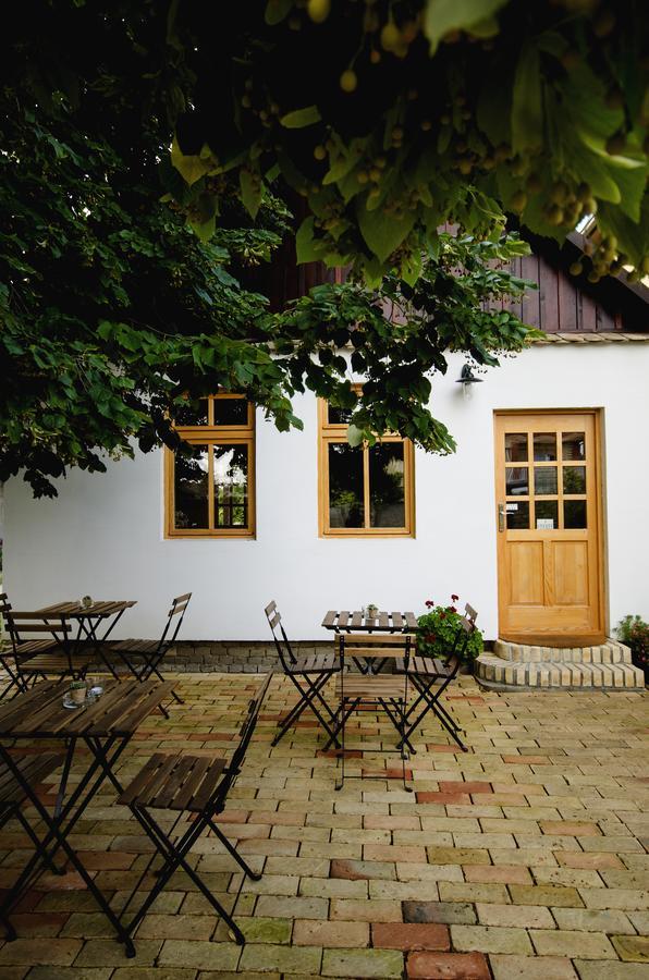 Ethno&Coffee House Tulip Bed and Breakfast Glozan Exteriör bild
