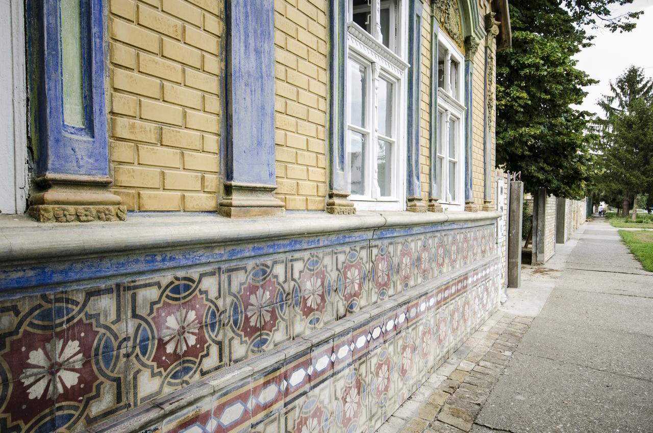 Ethno&Coffee House Tulip Bed and Breakfast Glozan Exteriör bild